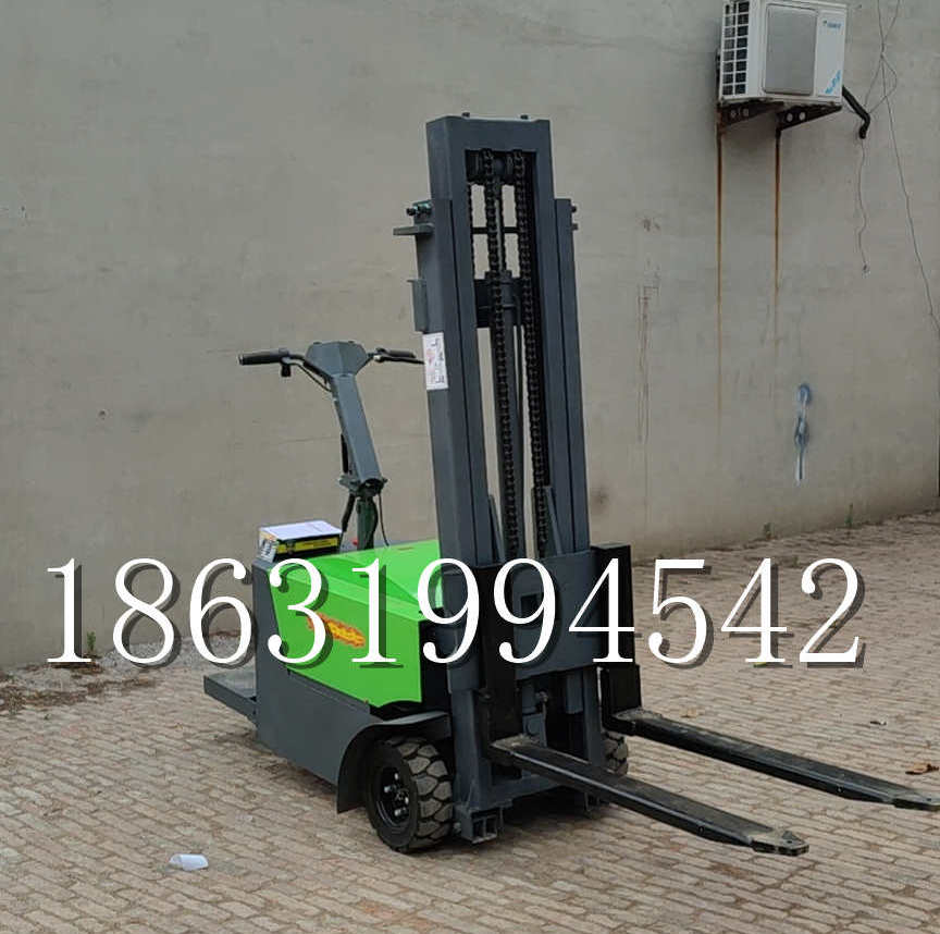 阜新市优程全电动叉车插腿式堆高车液压装卸车1.5吨升高小型站驾式铲车